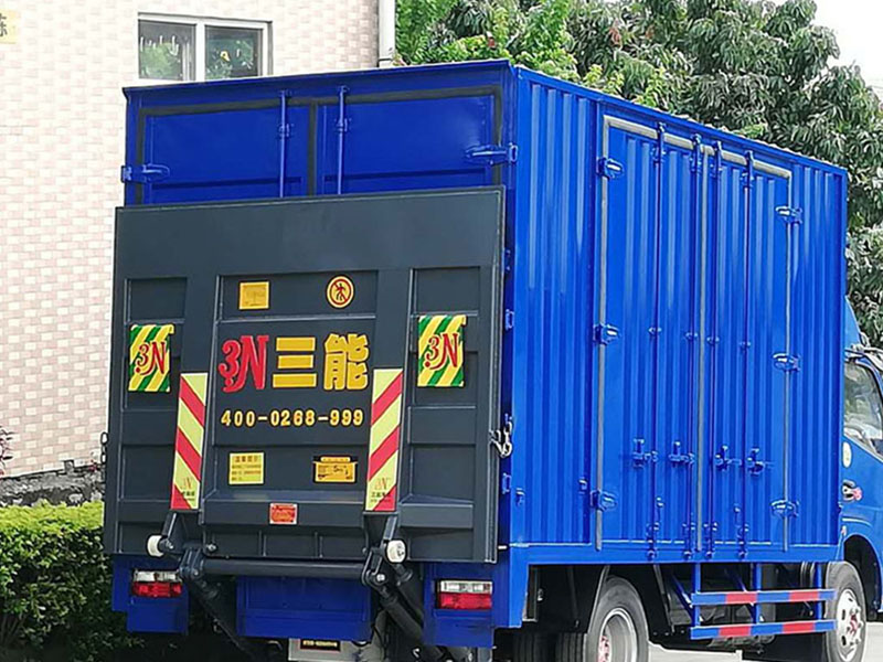 三能尾板公司引領(lǐng)行業(yè)創(chuàng)新，推出全新智能尾板系統(tǒng)